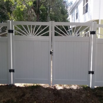 Vinyl fence gate with access to side yard of home